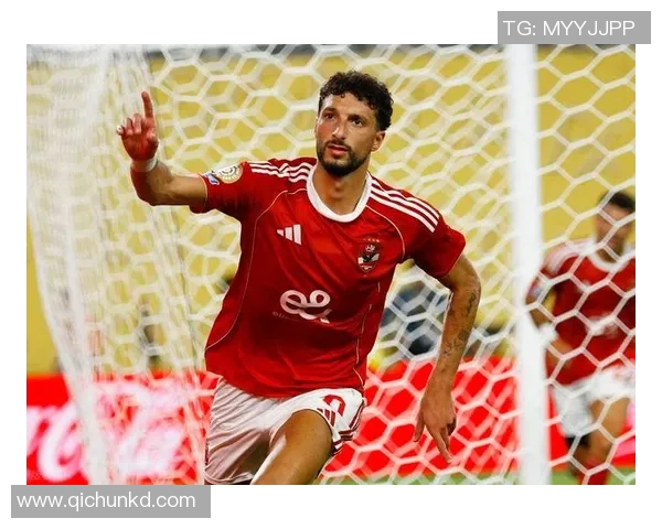 足球场上的风采与荣耀:那些让球迷疯狂的帅气足球球星名字背后故事 足球场上的风采与荣耀:那些让球迷疯狂的帅气足球球星名字背后故事