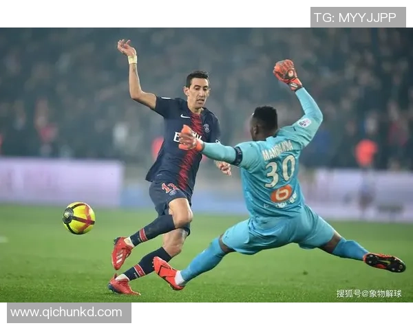 海外足球明星加盟中国联赛引发热议提升联赛竞技水平与影响力