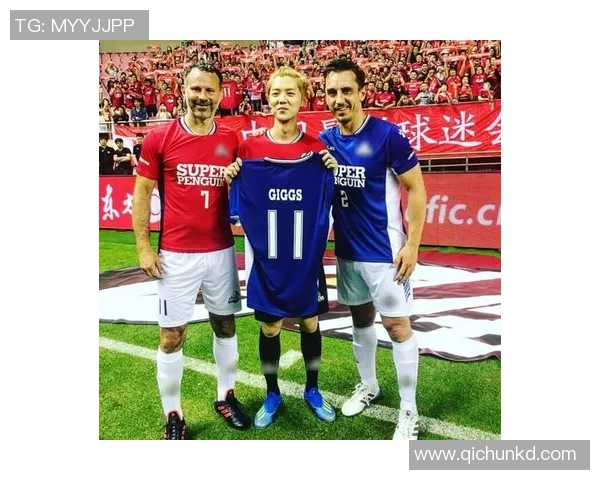 足球巨星合影揭幕全新合作计划 展现运动精神与团队魅力 足球巨星合影揭幕全新合作计划 展现运动精神与团队魅力